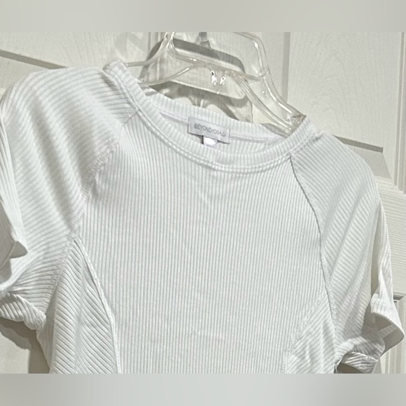 Beyond Yoga Women's Small Silhouette Cropped Tee White NWT RIbbed Fabric - Picture 8 of 8